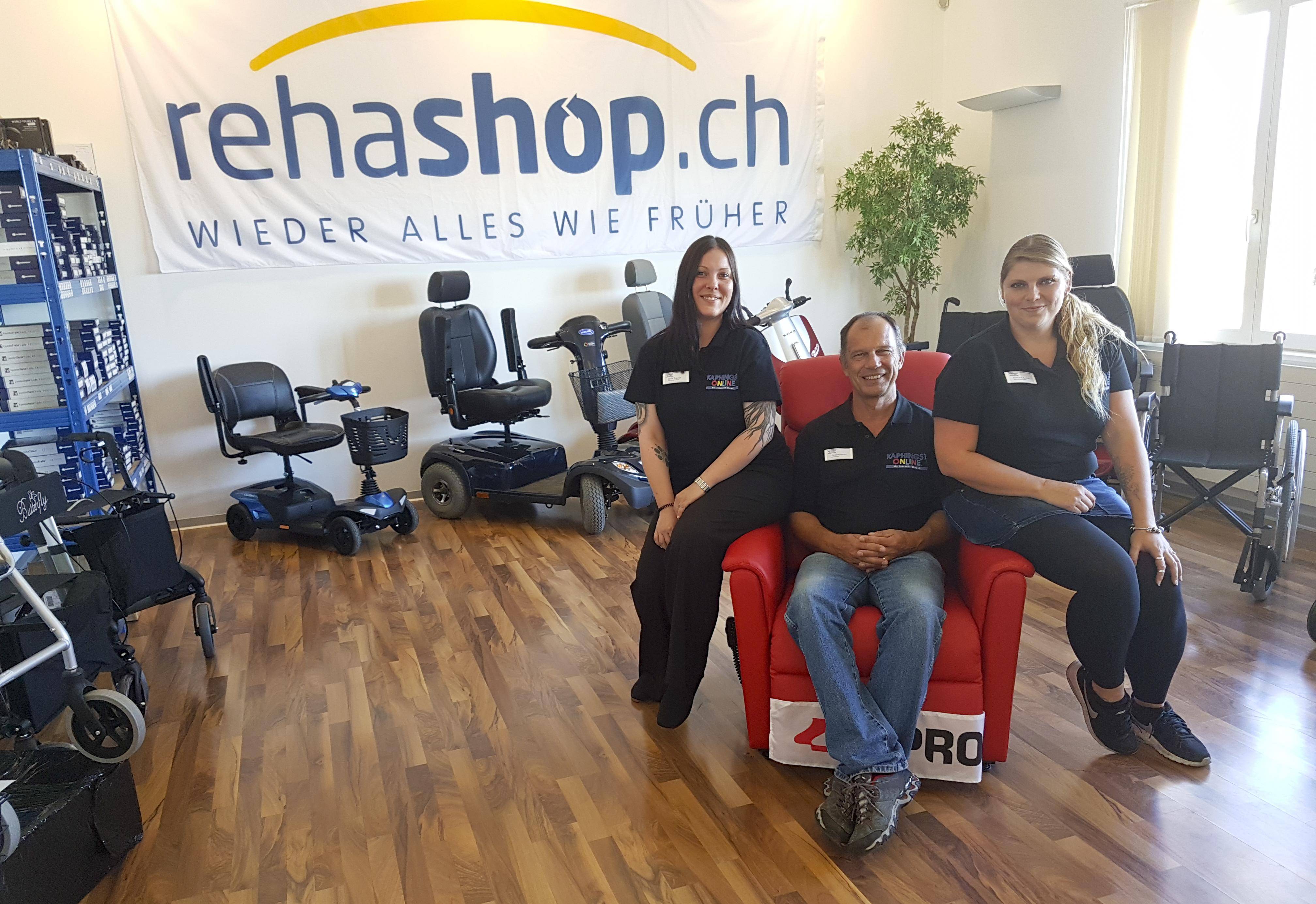 rehashop-Ausstellung-Mitarbeiter-2016-total